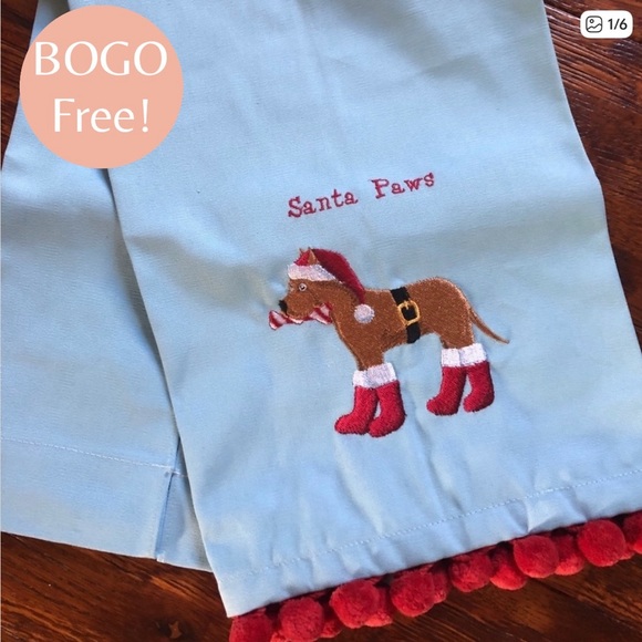 ⚡️2/$12 🆕 Santa Paws Hand Towel. NWOT. - Picture 2 of 7